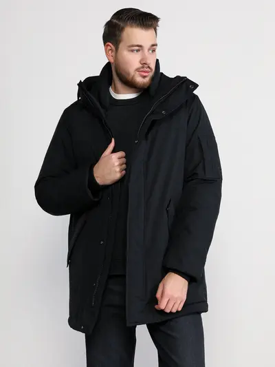 Куртка черного цвета с капюшоном